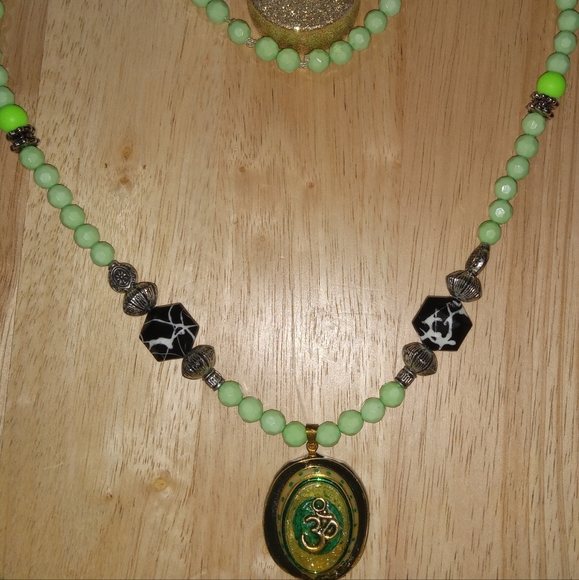 New Om emblem necklace - Picture 2 of 2
